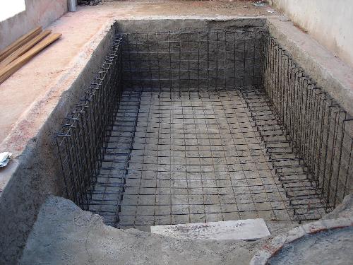 Construção de piscina em concreto