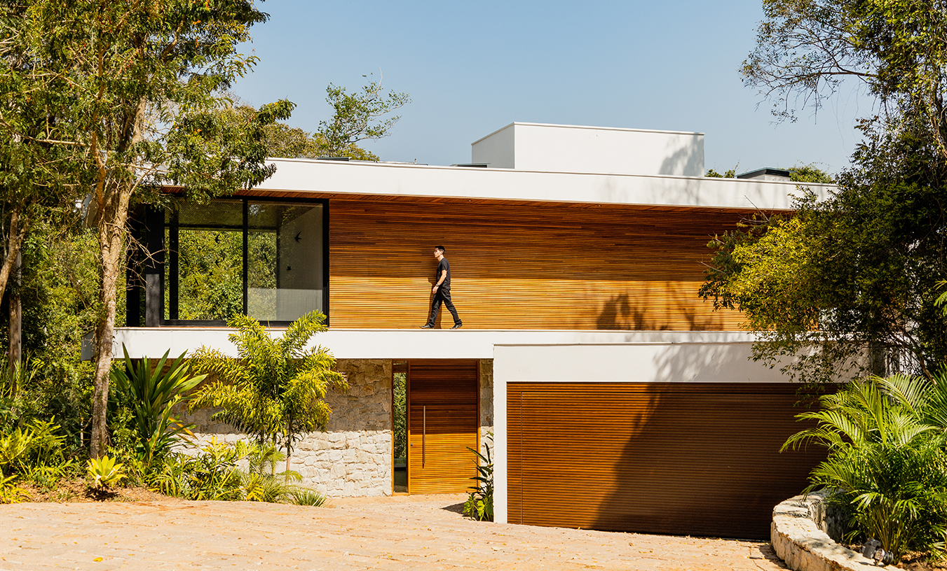 fachada casa de campo com pedra madeira e vidro refugio na mata jundiai fazenda campo verde